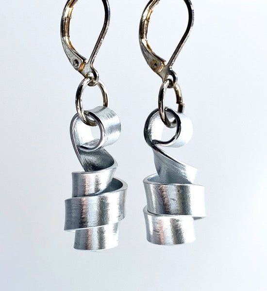 These Loopt earrings are super light weight and hang about 2cm long. They are made of aluminum wire.