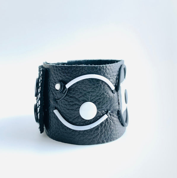 United:Black+White Leather Cuff