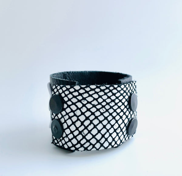 United:Black+White Leather Cuff