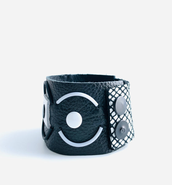United:Black+White Leather Cuff