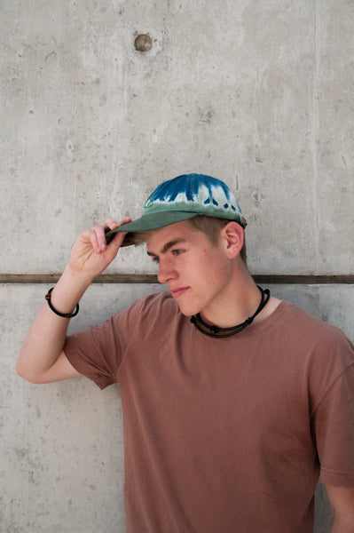 Jacob is wearing a Loopt bracelet on heavy cord and thin bronze coloured aluminum wire. He is also wearing a 112cm Loopt Necklace/bracelet in heavy cord in thin black aluminum wire.