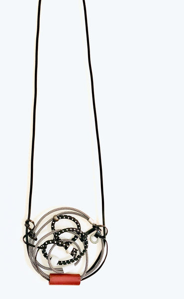 This piece is made with 3 different shock cords, black coloured aluminum wire, mixed beads and it has a magnetic clasp. It hangs 81cm