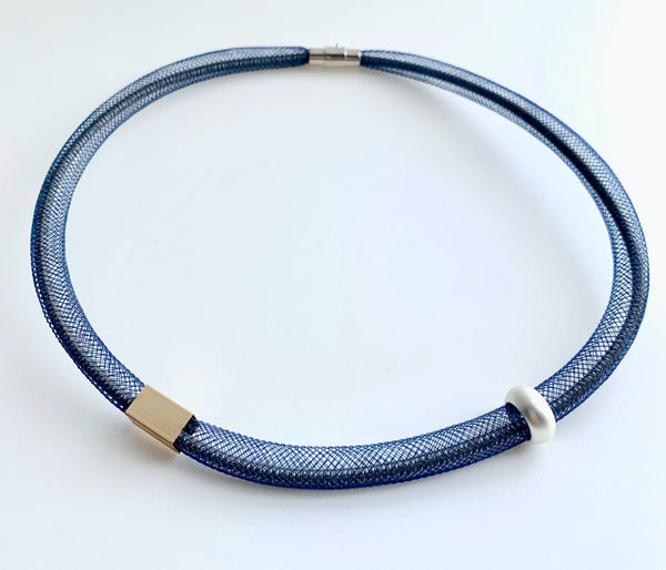 This Short Tubular is made with taupe shock cord and navy netted tubing. it is 46cm