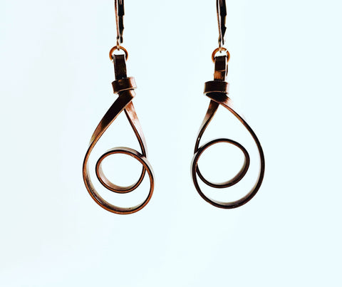 Loopy earrings in thin bronze