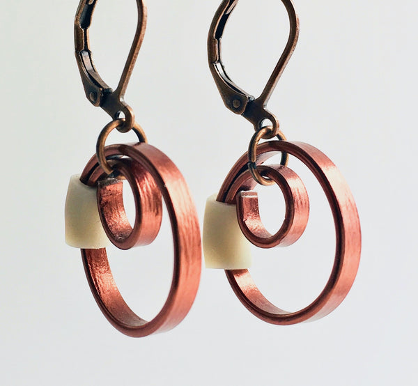 These Reel earrings with a beige accent are a simple fairly small earring that hangs 2cm long.