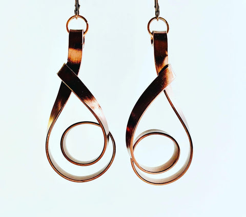 Loopy earrings in flat bronze