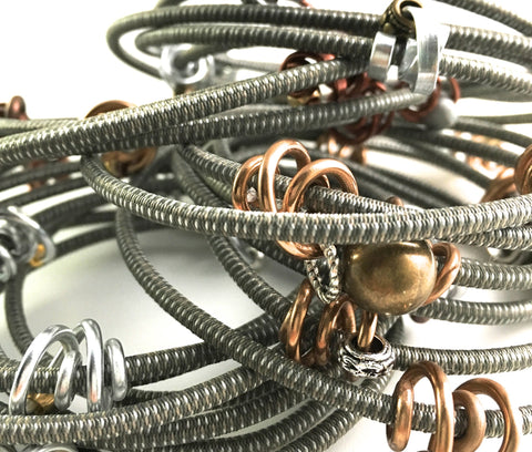Mix of many Loopt necklace/bracelets in fine taupe with thin and round silver and bronze coloured aluminum wire.