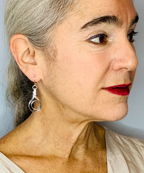 Loopy earrings in thin silver